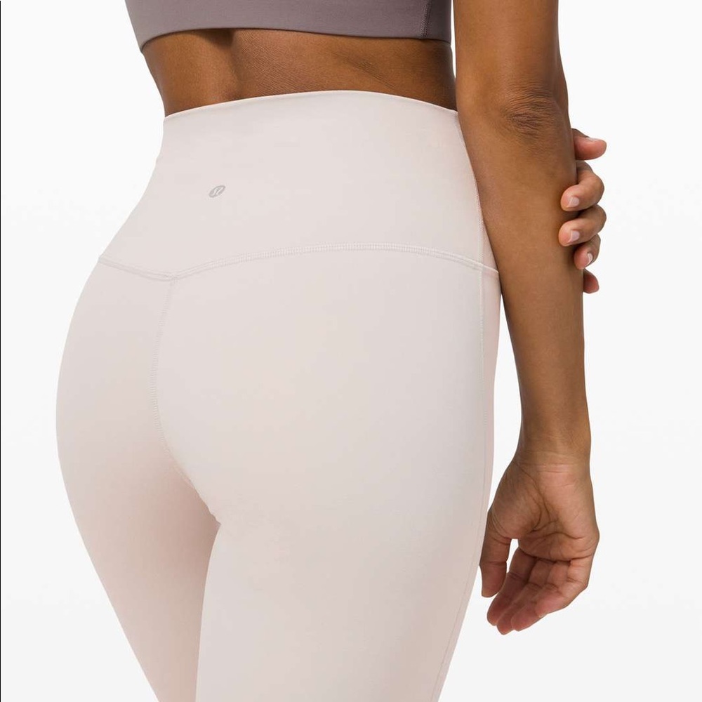 SOLD !!!!!!!Lululemon Align Pant 28"
Chrome Size 4